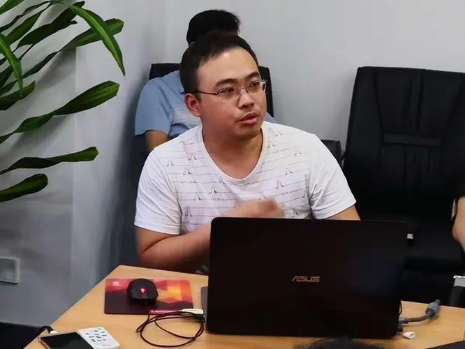 市担保公司召开风险剖析会议
